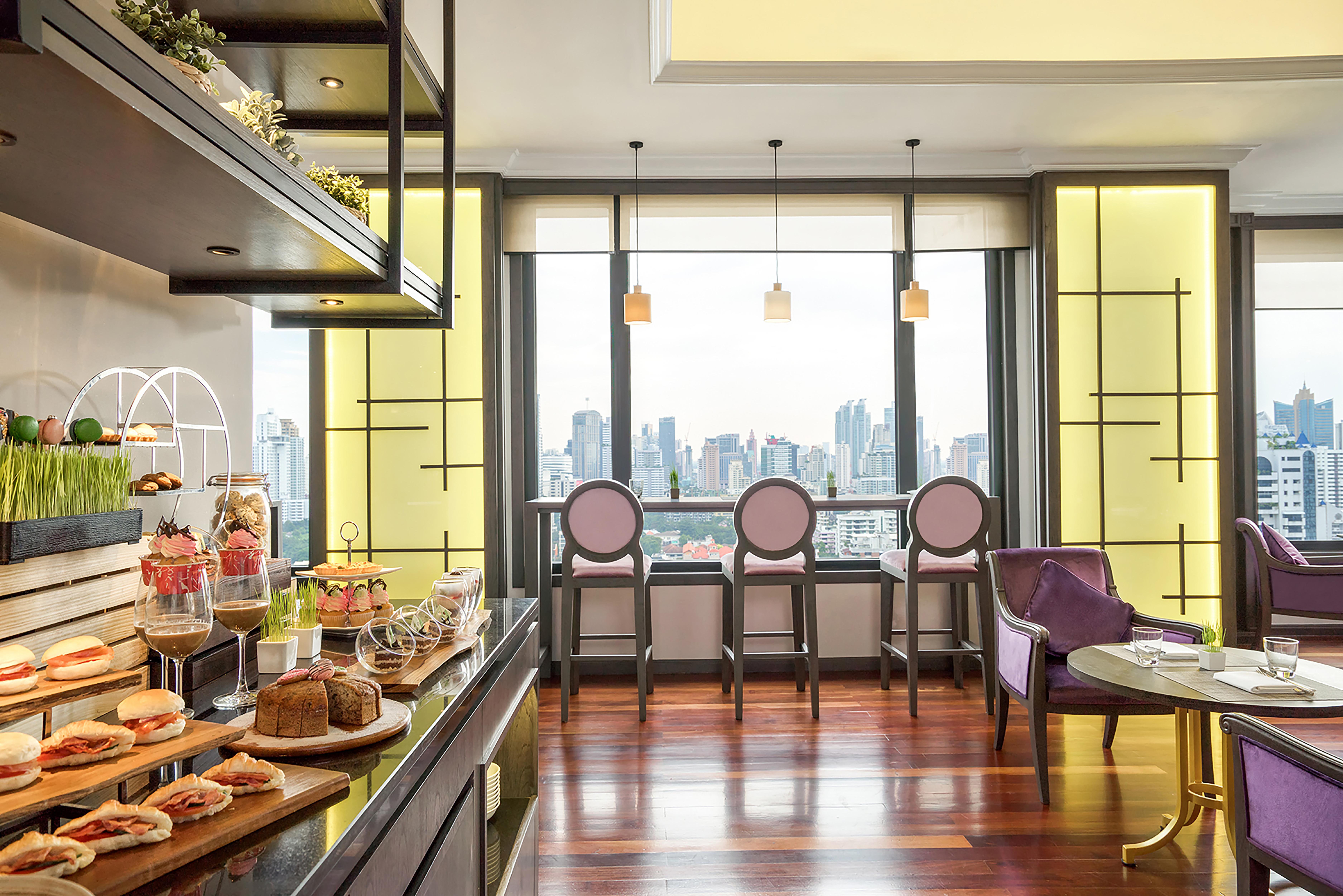Avani Atrium Bangkok Hotel - SHA Extra Plus Certified Exterior foto The Club at The Royal