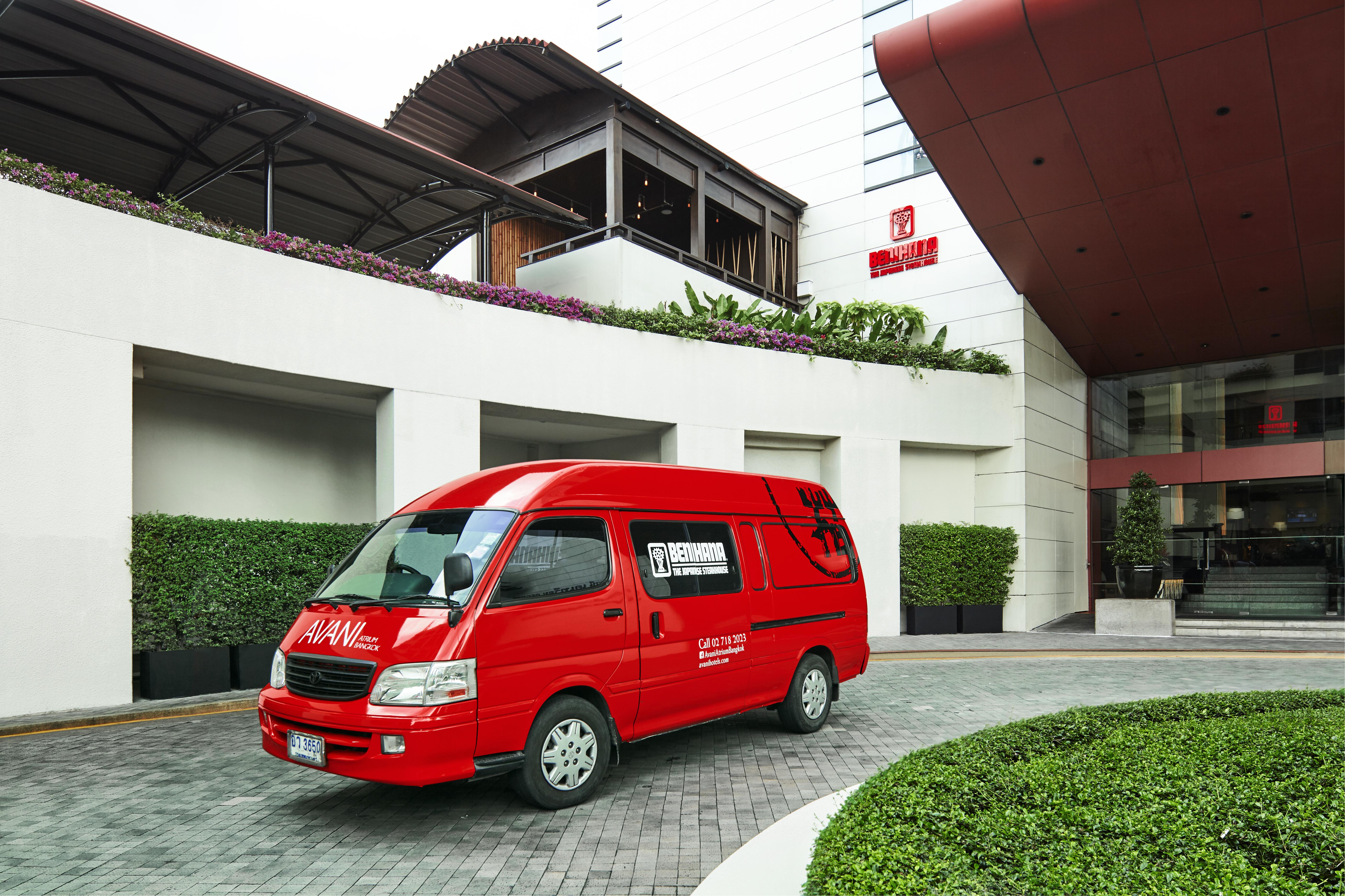 Avani Atrium Bangkok Hotel - SHA Extra Plus Certified Exterior foto A van of the hotel