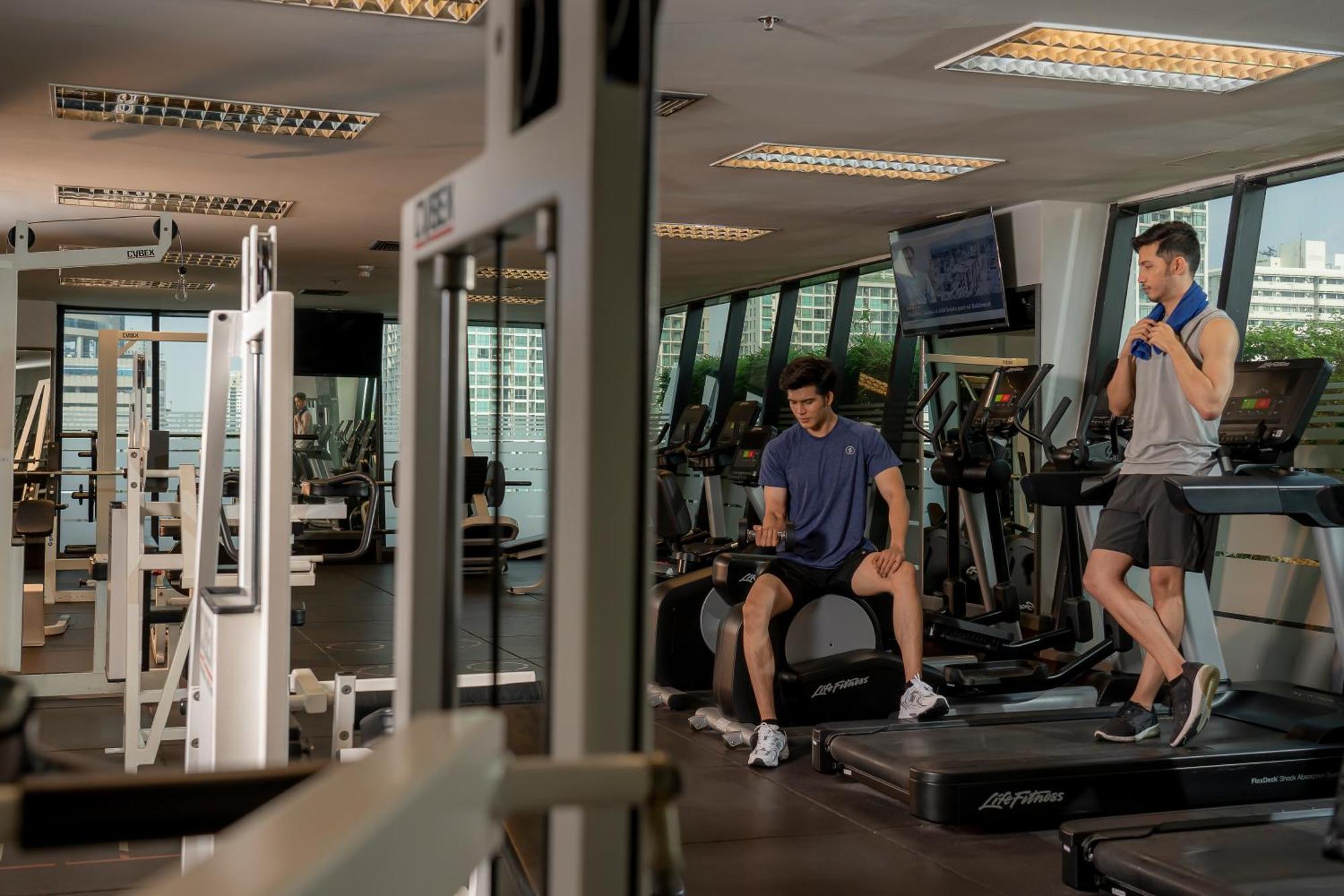 Avani Atrium Bangkok Hotel - SHA Extra Plus Certified Exterior foto The gym at the Shangri-La Hotel, Kuala Lumpur