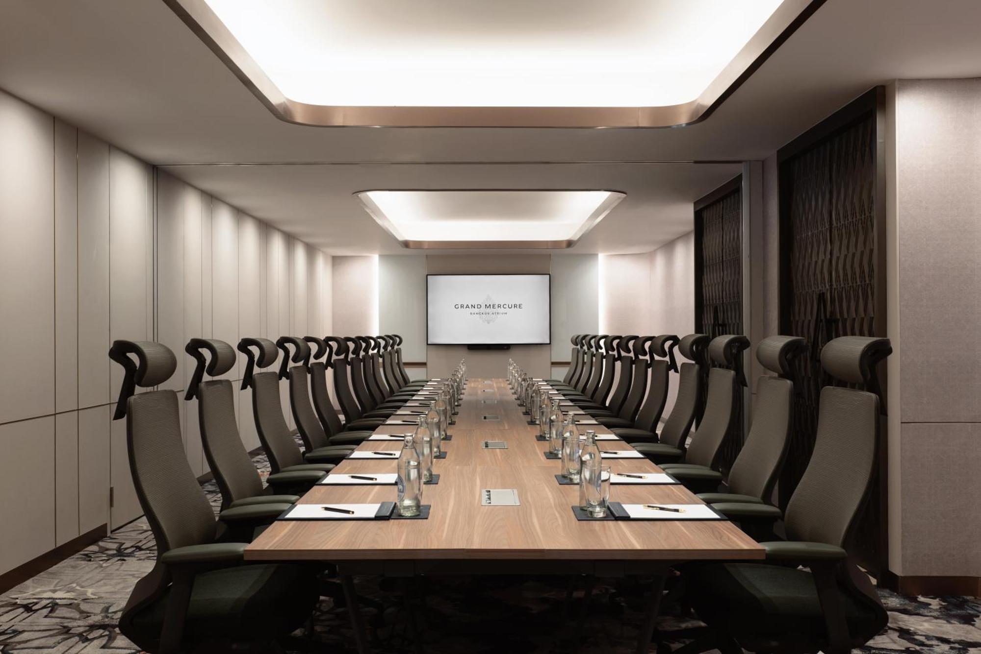 Avani Atrium Bangkok Hotel - SHA Extra Plus Certified Exterior foto Boardroom