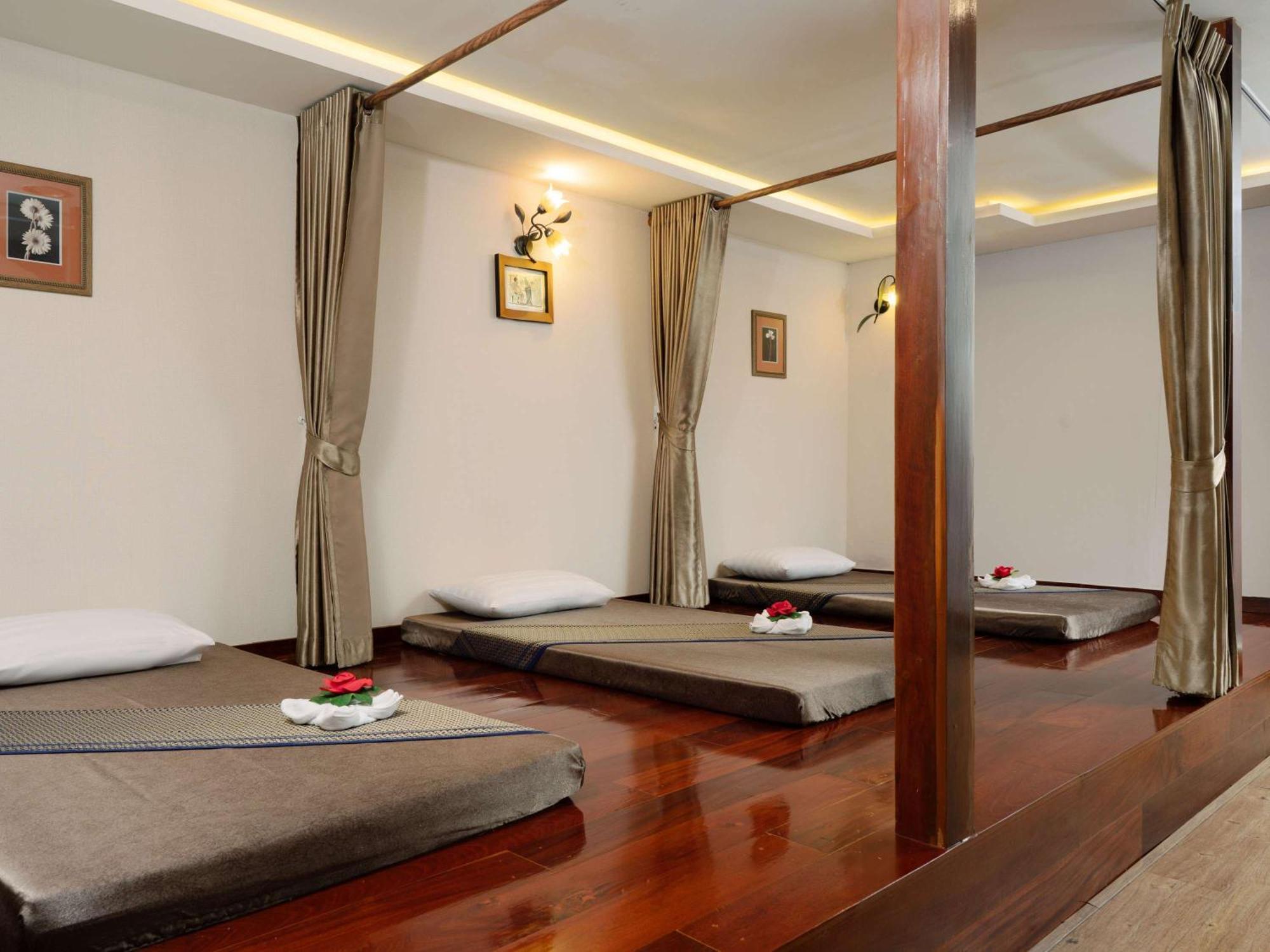 Avani Atrium Bangkok Hotel - SHA Extra Plus Certified Exterior foto Thai massage beds